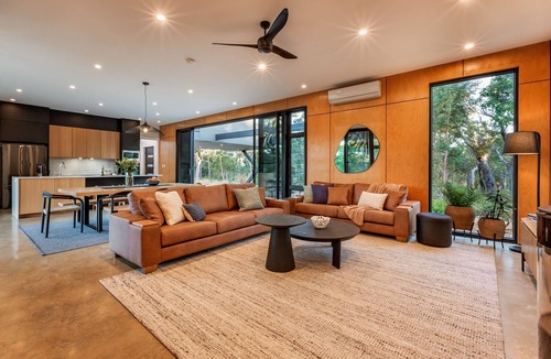 Eagle Bay House | STYLISH & LUXE CONTEMPORARY ESCAPE SURROUNDED BY GORGEOUS NATURAL BUSHLAND