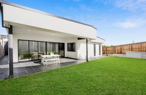 Highton House | Stylish Modern Getaway – Geelong