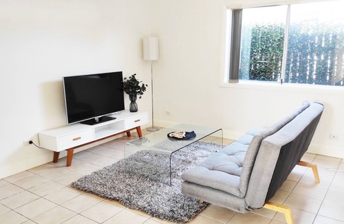 Auburn House | ♥️Stylish Spacious Bright 3 Bedroom House🐾PetFriendly✅🅿️Near ANZ Stadium DFO