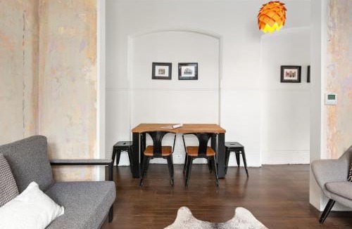 Camperdown House | Stylish Victorian Terrace in cultural heart