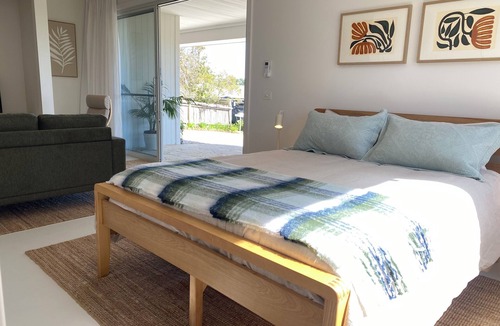 Milton Apartment | Suite Milton - Quiet stylish studio in the heart of town, ideal couples getaway.