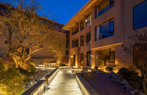 Shangri-La Hotel | Summerless Villa · A Designer Stay Without Summer (Shangri-La Dukezong Ancient Town Branch)