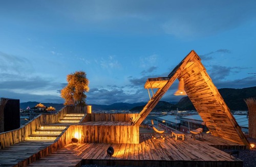 Shangri-La Hotel | Summerless Villa · A Designer Stay Without Summer (Shangri-La Dukezong Ancient Town Branch)