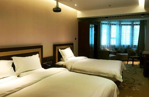 Dalian City Center Hotel | Sun Moon Lake Hotel Dalian大连火车站店