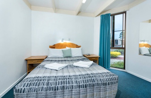 Symonston Hotel | Sundown Villas