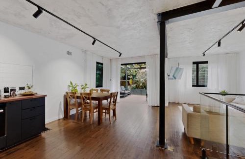 Cronulla Apartment | Sunlit 3-Bed Coastal Stay with Private Deck