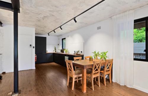Cronulla Apartment | Sunlit 3-Bed Coastal Stay with Private Deck
