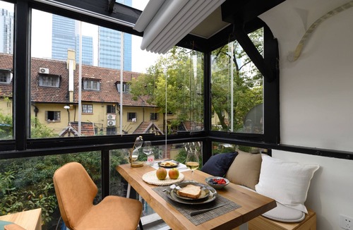 Jing'an House | Sunny 1 Bdrm Apt W/ large Balcony facing Jing'An Kerry Center. Mins walk to Sbwy