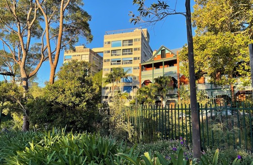 Sydney Apartment | Sunny 1 Bedroom City Apartment with Rooftop Pool & BBQ