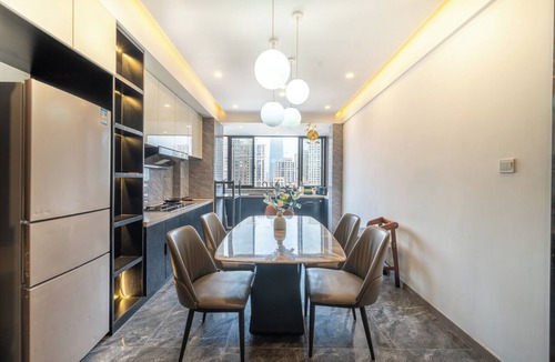 Huangpu Apartment | Sunny Abode 3Bedroom Located in Huangpu and 100 meters from the subway station