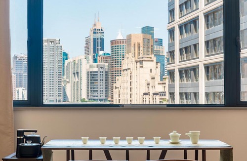 Huangpu Apartment | Sunny Abode-Bund view apartment 300m from Yu Garden Modern luxury 3-bedroom, 2-bathroom residence