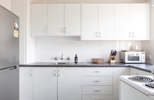 Lane Cove Apartment | Sunny Apartment in Quiet and Green Neighbourhood