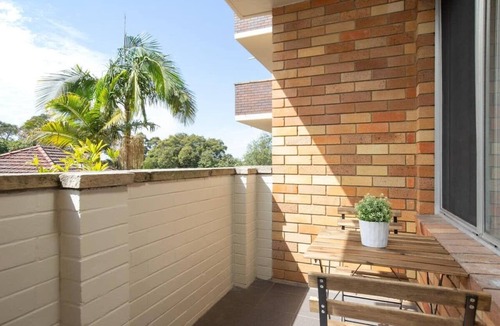 Lane Cove Apartment | Sunny Apartment in Quiet and Green Neighbourhood