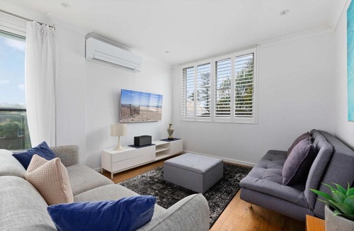 Manly Apartment | Sunny Manly Apartment Steps from Beach & Cafes