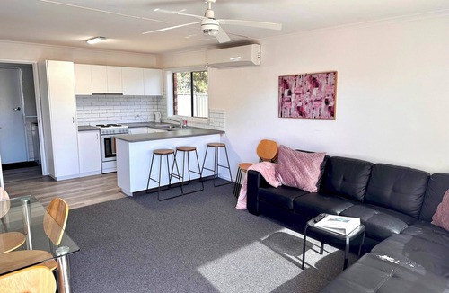 Echuca House | Sunny Shackell- 12pm checkout, pet friendly
