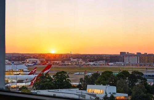 Mascot Apartment | Sunset View 4BR at Mascot Close to CBD & Airport