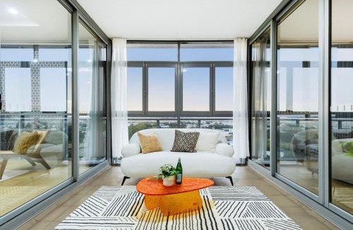 Mascot Apartment | Sunset View 4BR at Mascot Close to CBD & Airport