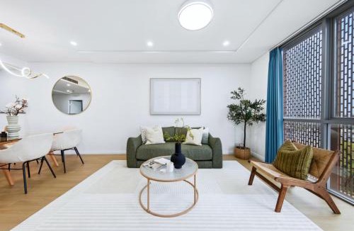 Mascot Apartment | Sunset View 4BR at Mascot Close to CBD & Airport