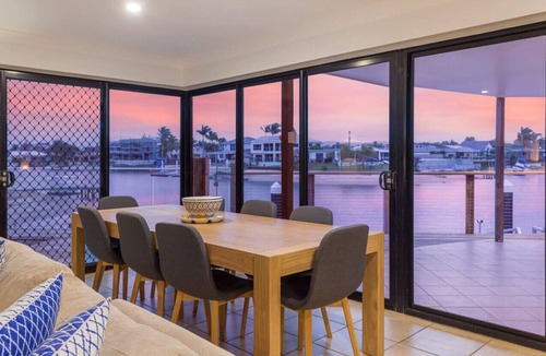 Broadbeach Waters House | Sunset Waters- Wrap-around Point Position with Wide Water Views