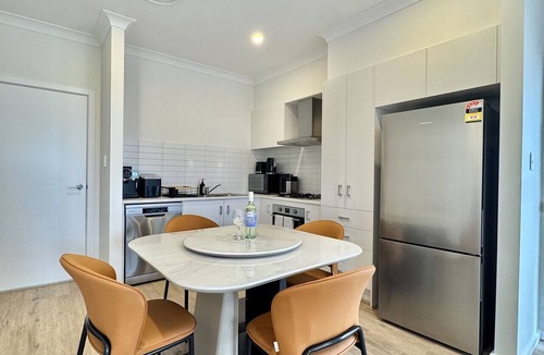 Menangle Park House | Sunshine Residence Modern Sleeps 8