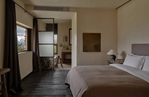 Deqen County Hotel | Sunyata