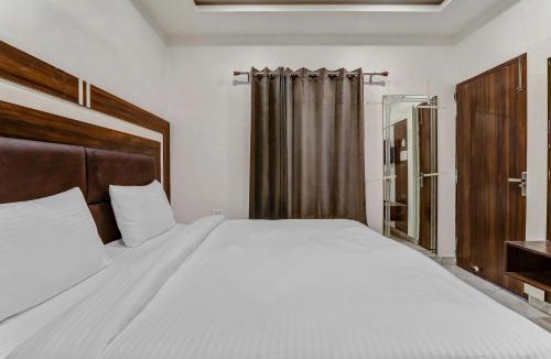 Indira Nagar Hotel | Super Collection O Yamuna Palace Near Gomti Riverfront Park