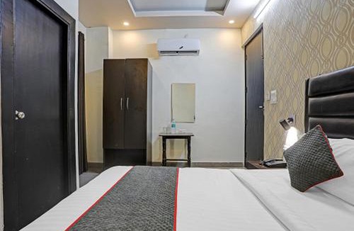 Vasundhara Hotel | Super TOWNHOUSE THE HOTEL DIAMOND VASUNDHARA