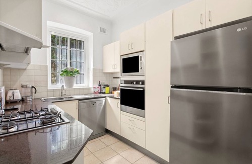 Rose Bay Apartment | Superb 2-Bed Apartment Facing Rose Bay Marina