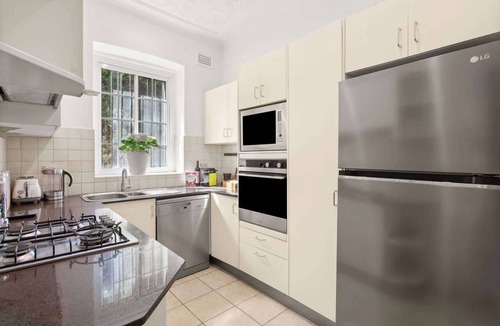 Rose Bay Apartment | Superb 2-Bed Apartment Facing Rose Bay Marina