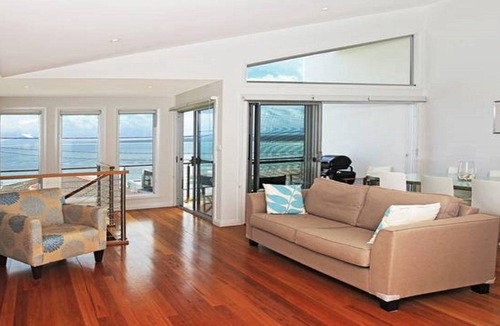 Gerroa House | Surf Mist – contemporary seaside duplex.