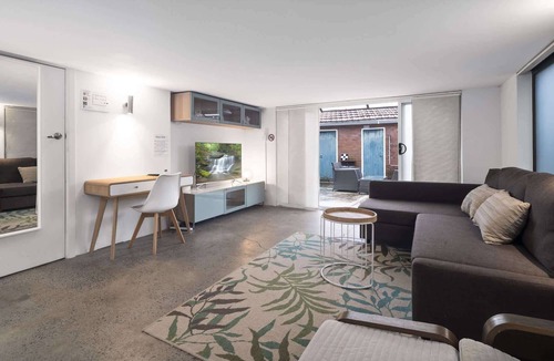 Coogee Apartment | Surfie Pad 10 min walk to Beach and Dining