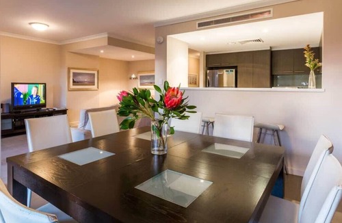 Yallingup House | Surfside 8—Spacious Retreat on Yallingup Beach