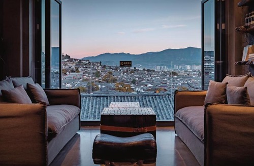 Dayan Old Town Hotel | SUYAN - Chinese Tea Atelier & Boutique Courtyard - Handcrafted Chinese Afternoon Tea & Panoramic Café - Contemporary Chinese Design