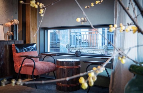 Dayan Old Town Hotel | SUYAN - Chinese Tea Atelier & Boutique Courtyard - Handcrafted Chinese Afternoon Tea & Panoramic Café - Contemporary Chinese Design