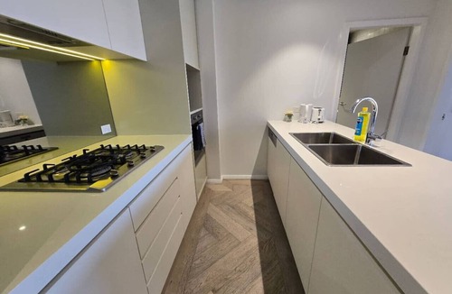 Chinatown Apartment | Sydney Chinatown 2BR 243 Walk to Darling Harbour