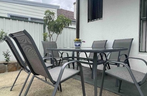Campsie House | Sydney’s 4BDR with large private yard/Eat-Sleep-Shop-Transit