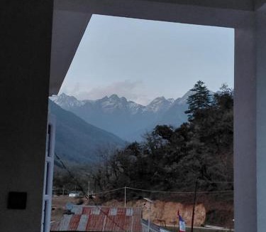Bomdila Hotel | Taleries Stays