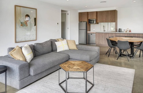 Merrijig House | Tanderra 180 - A luxury Alpine Retreat with breathtaking views Pool - Sleeps 12,