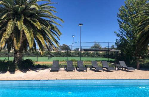Tanunda Villa | Tanunda House - Luxury 5 BR in Barossa Wine Region