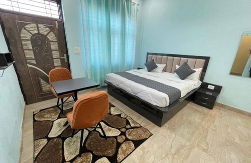 Basai Apartment | Taran Bliss Home stay : Family Room with Bathroom