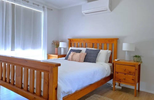 Moonta Bay Hotel | Te Taha Moana - By The Beach, Moonta Bay