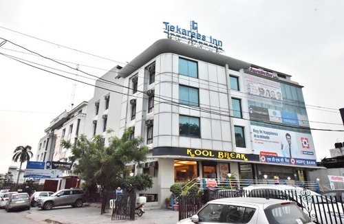 Hazratganj Hotel | Tekareesinn
