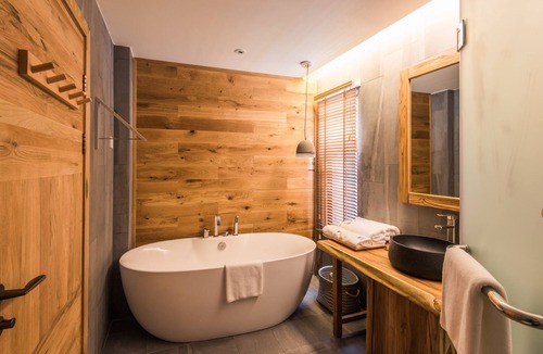Ten Mile Gallery Cabin | The Apsara Lodge