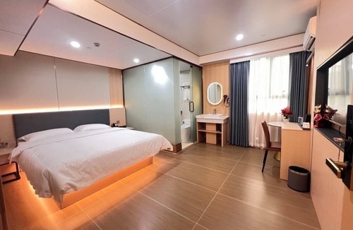 Zhuhai Hotel | The Artist Hotel Sanzao Chinatown Market
