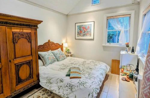 Waverton House | The Bath House cosy &luxe garden Cottage near CBD