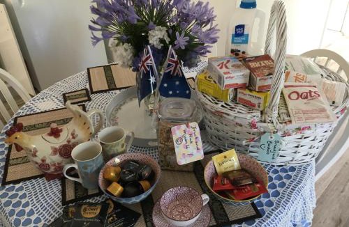 Bundanoon House | The Best Exotic Magnolia Cottage