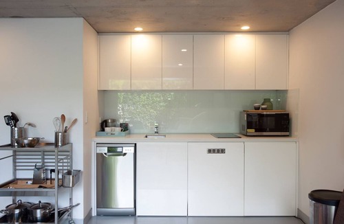 Waverley Apartment | The Black Haus - Bronte ~ 10 minute walk to beach