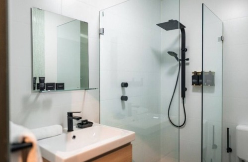Bondi Beach Hotel | The BLUE Twin Suite