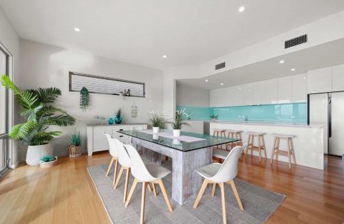 Encounter Bay Villa | The Bluff Villa 4-121 Franklin Pde Encounter Bay - Linen Included