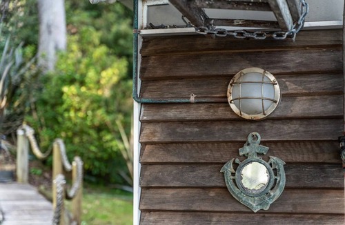 Daleys Point Apartment | The Boathouse